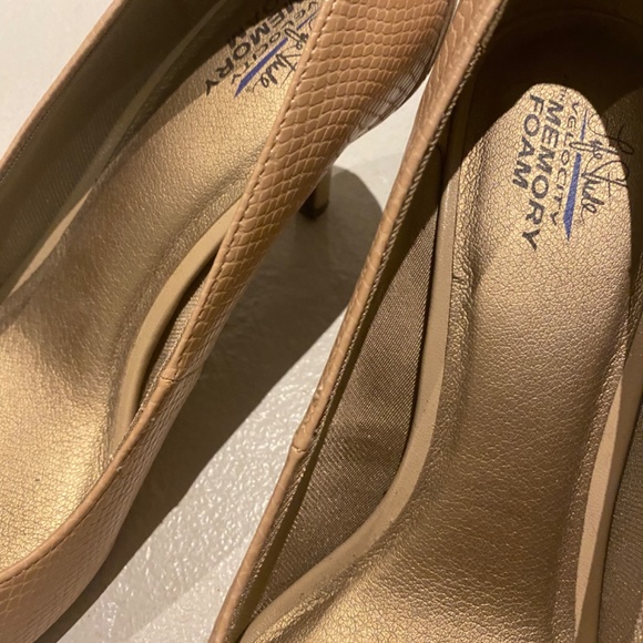 Lifestride comfort vegan nude peep toe heels. Sz 8 - Picture 11 of 16